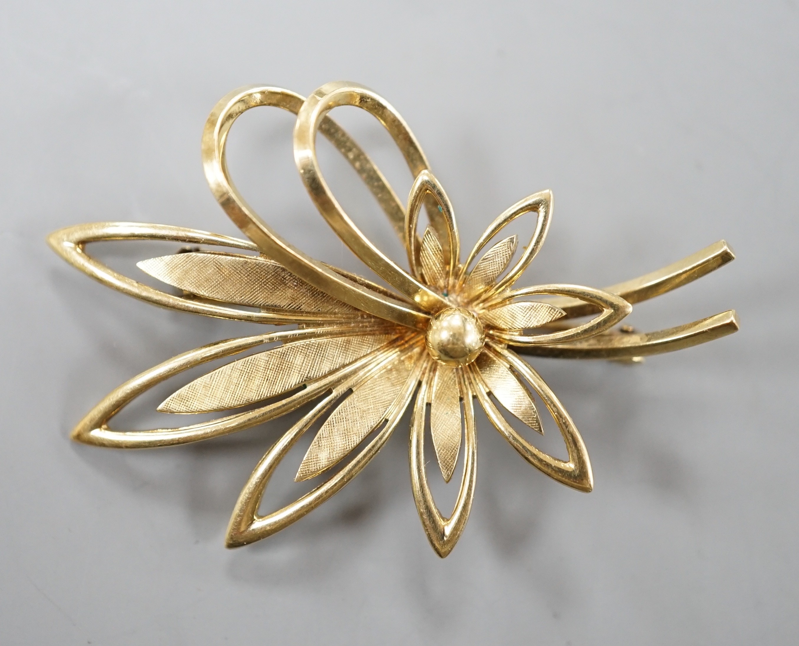 An early 1960's 14ct gold foliate spray brooch, 46mm, 9 grams.